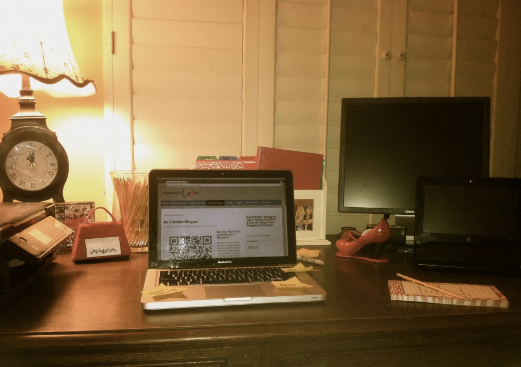 Desk of a Ghost Blogger Exposed! Ghost blogging? Use code SEO My Blog.